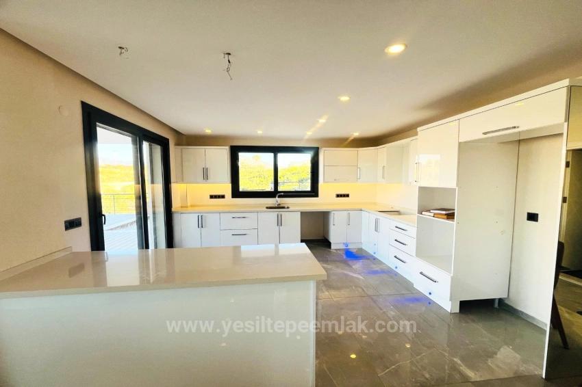 Villa For Sale In Didim Yeşiltepe Site, On A 700M2 Plot.
