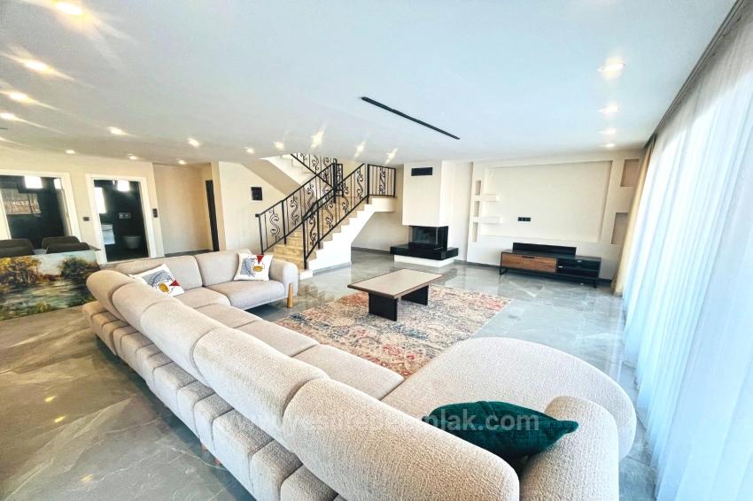 Villa For Sale In Didim Yeşiltepe Site, On A 700M2 Plot.