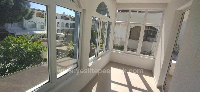 Didim Halley Sitesinde 4+1 Tripleks Bahcelı Villa