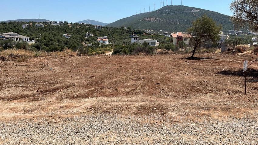 Didim Yeşiltepe Sitesinde 718 M2 Villa Imarlı Arsa