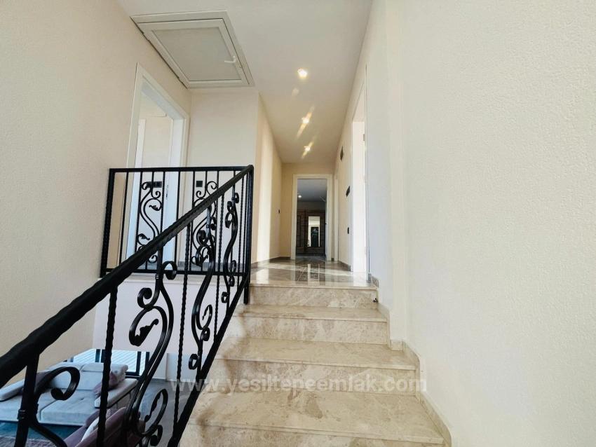 Didim Yeşiltepe Sitesinde 700M2 Arsa İçerısınde Satılık Villa