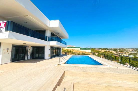 Didim Yeşiltepe Sitesinde 700M2 Arsa İçerısınde Satılık Villa