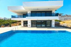 Didim Akyeniköy Ak-Yeniköy Mah. Satılık 5+1 Villa - 700 m²